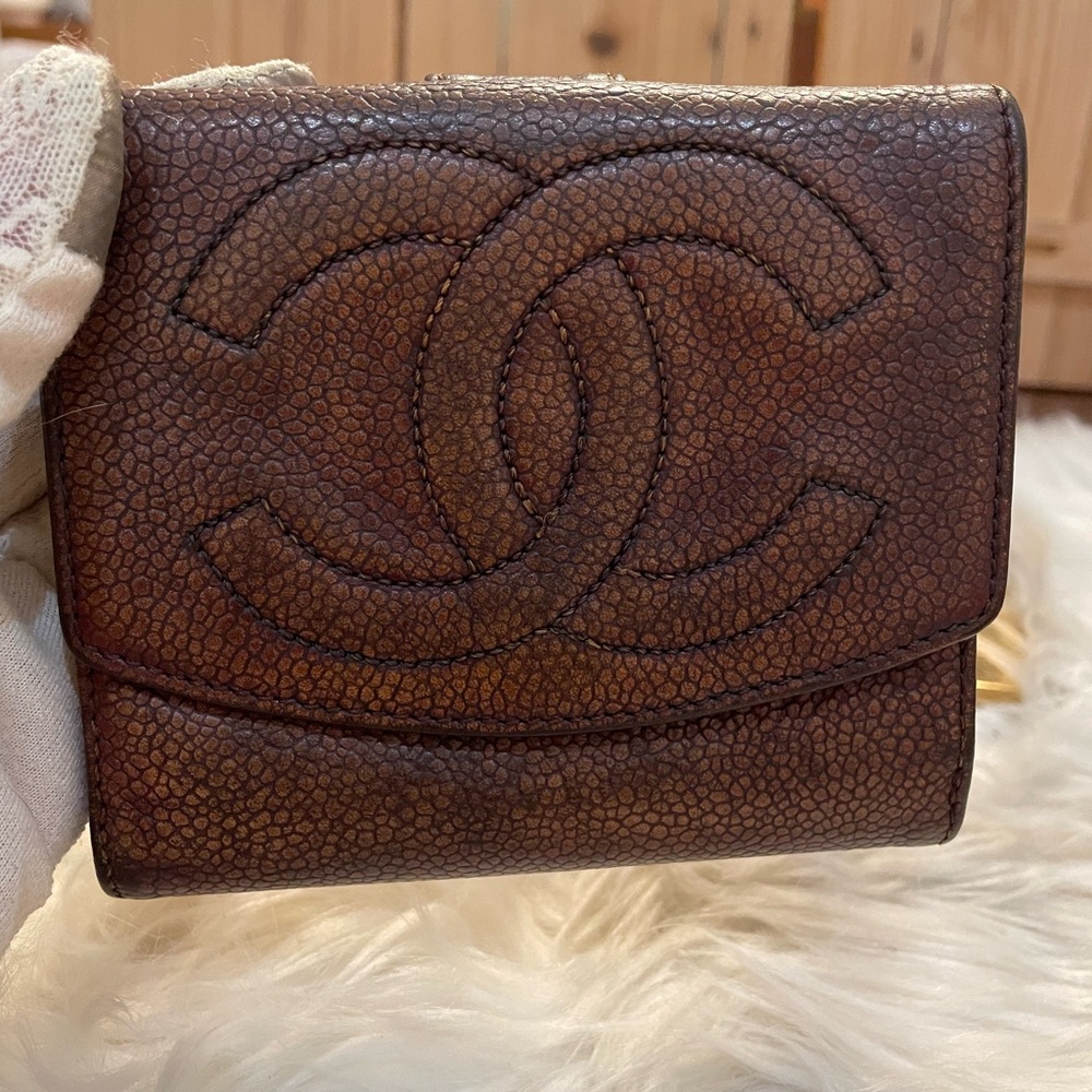 CHANEL Vintage Brown Quilted Caviar Leather Compact Wallet with CC Logo - Picture 15 of 17